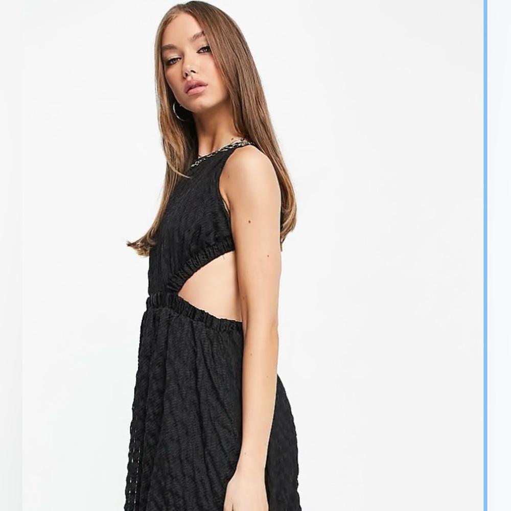 Elegant backless Black Dress - Picture 3 of 4